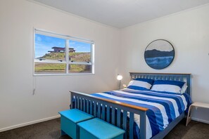 5 bedrooms, iron/ironing board, WiFi, bed sheets - Beachfront Favourite - Foxton Beach Holiday Home (Foxton Beach)