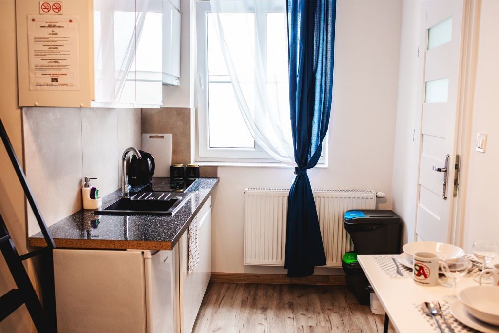 Fridge, oven, cookware/dishes/utensils