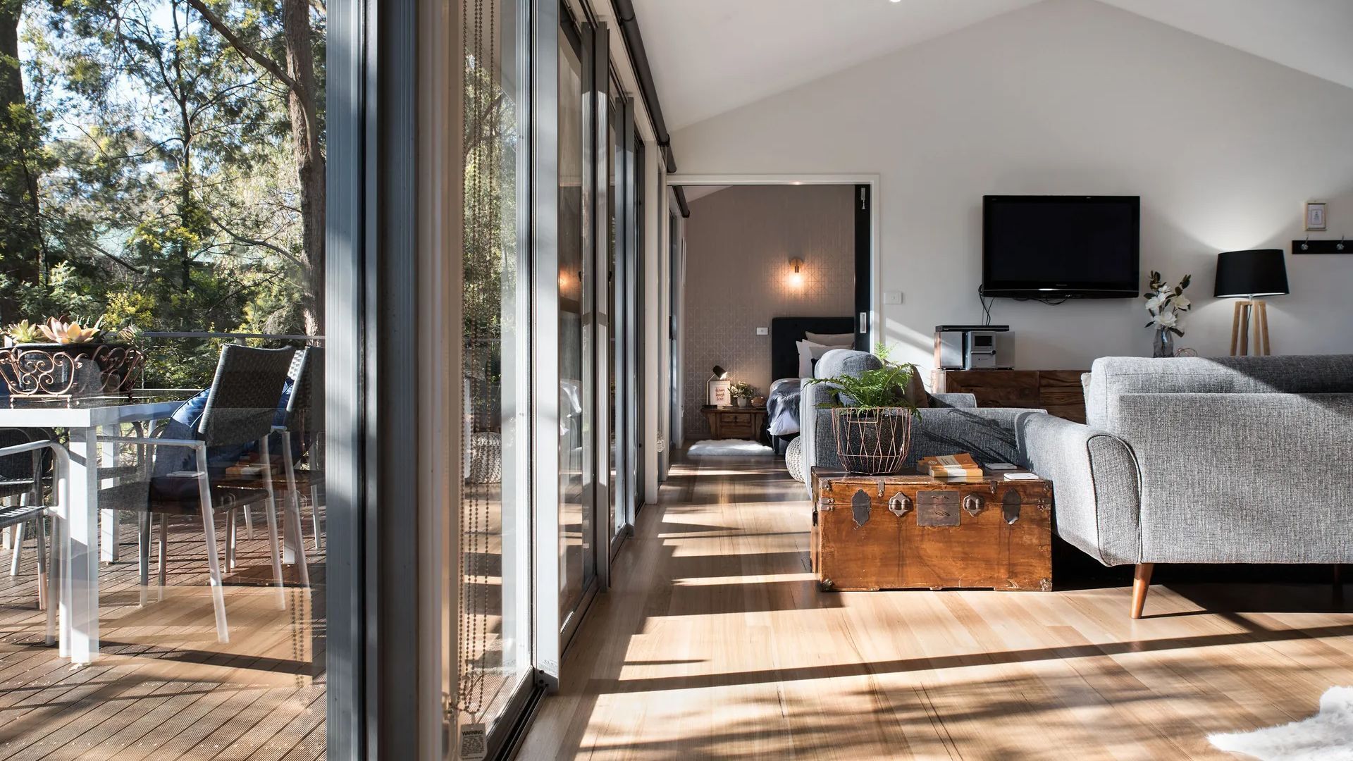 Smart TV, fireplace, DVD player, stereo