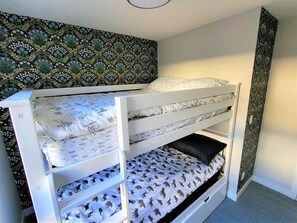 3 bedrooms, in-room safe, iron/ironing board, travel crib