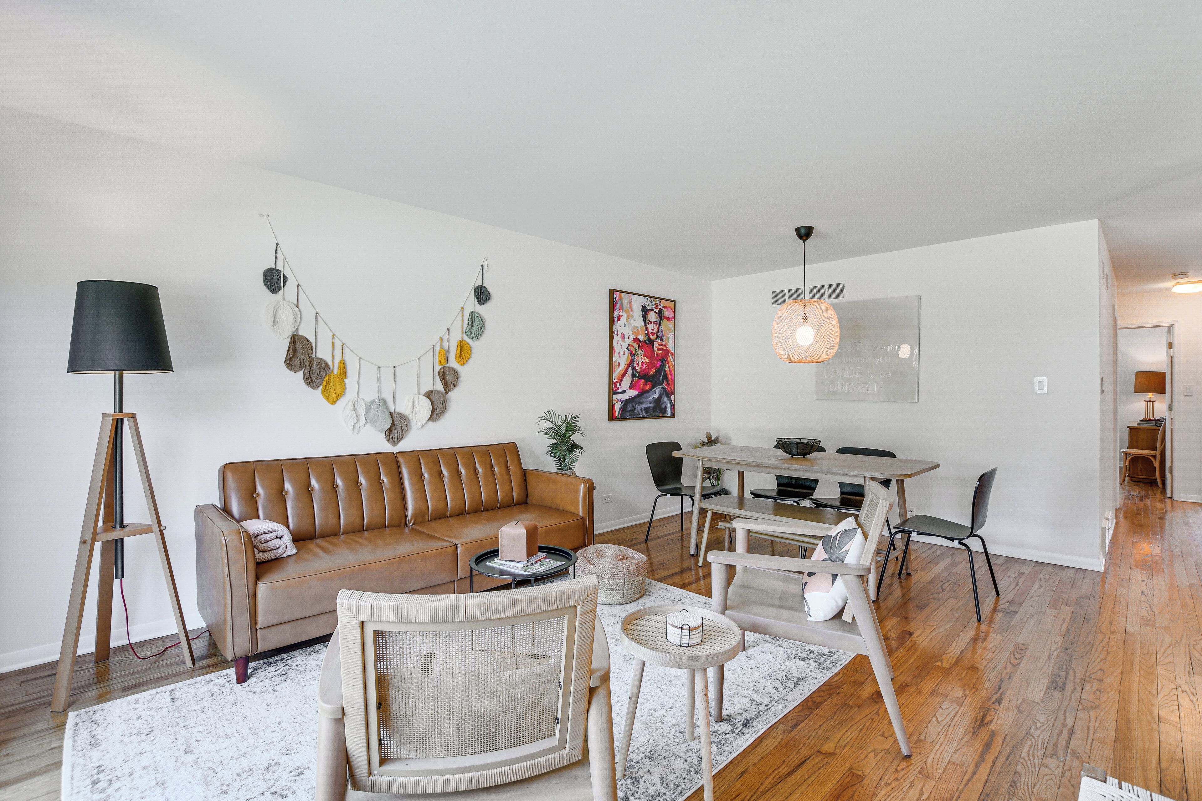 Glen Ellyn Home: Walk to Downtown Dining & Shops!