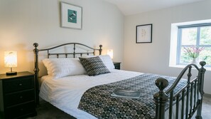 3 bedrooms, iron/ironing board, travel cot, free WiFi - Brithdir Mawr -  a snowdonia that sleeps 6 guests  in 3 bedrooms (Bangor)