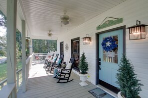 Terrace/patio - Waterfront Home Near Wilson Lake w/ Covered Porch! (Killen)