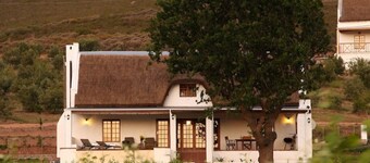 Luxury Cottage, 2 Bedrooms, Mountain View, Poolside