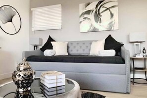 Living area - 10min WALK to Sofi, The Forum and Intuit Dome! 10min Drive from LAX (Los Angeles)