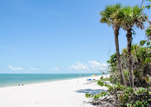 Minutes From Beautiful White-Sand Beaches