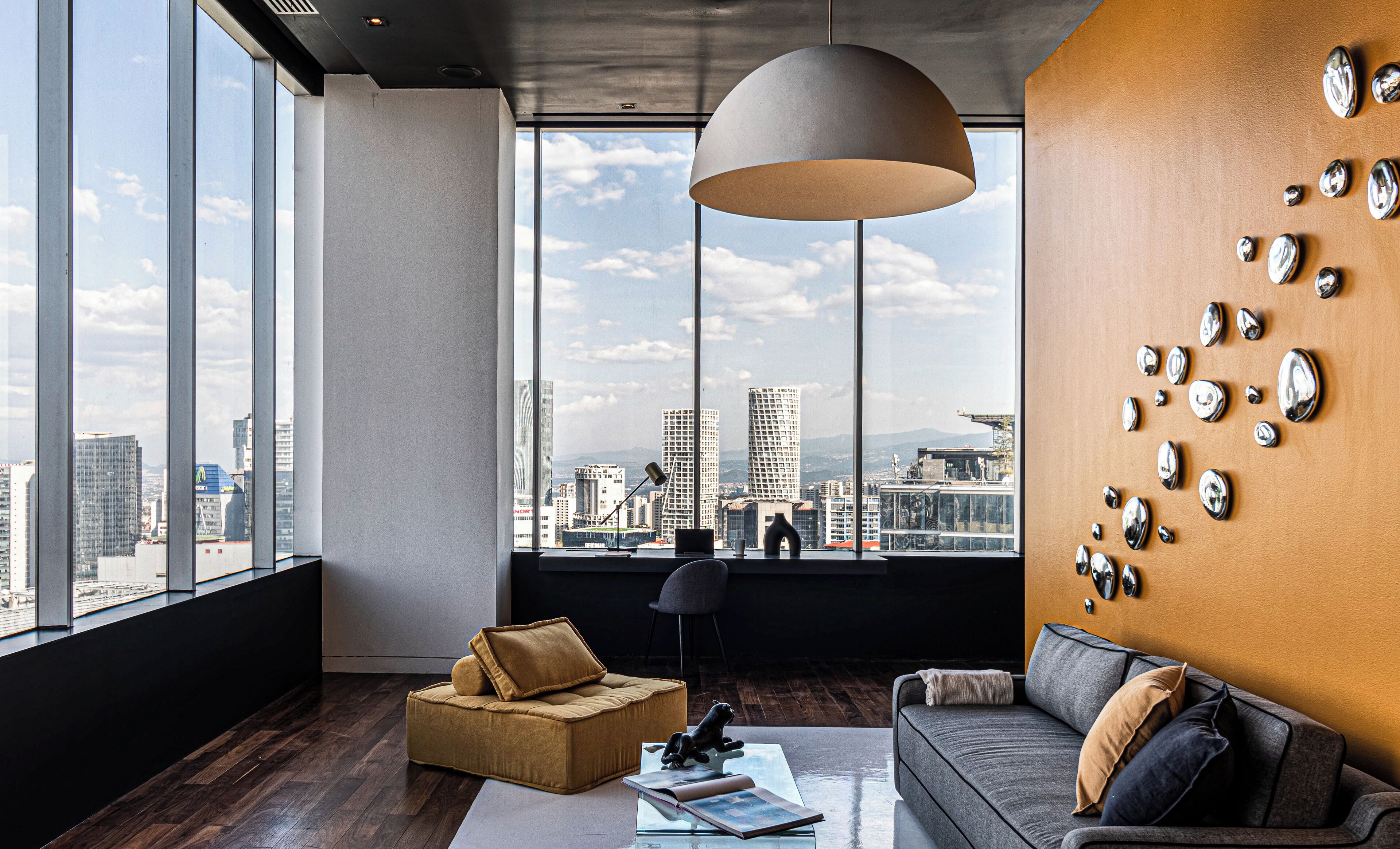 Presidential Suite with city view | Living area