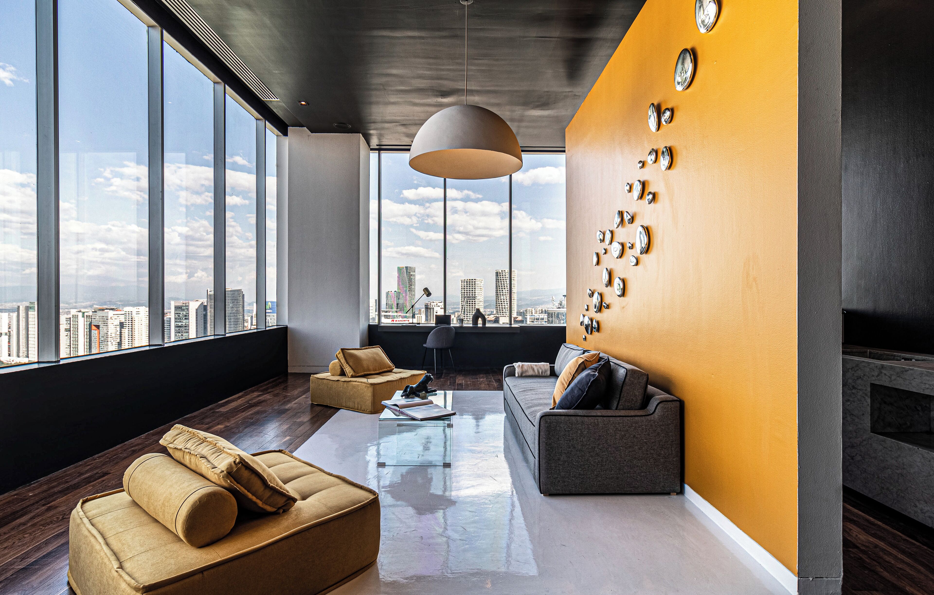 Presidential Suite with city view | Living area