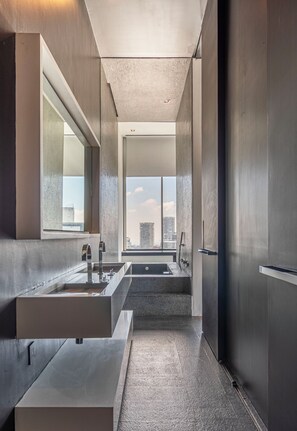 Deluxe-Suite | Badezimmer | Haartrockner, Handtücher
