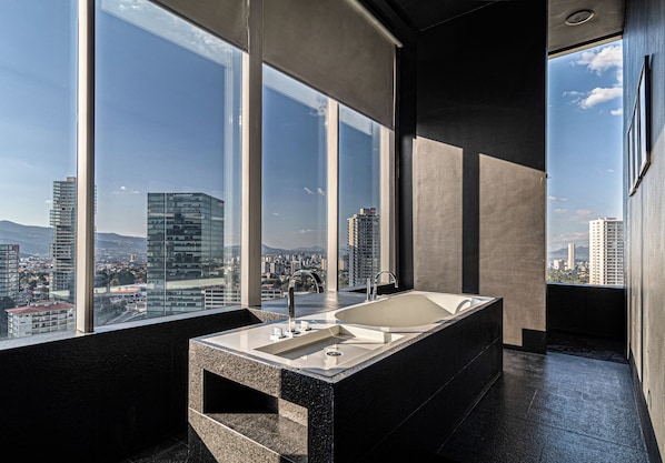 Suite Royal | Bagno | Asciugacapelli, asciugamani