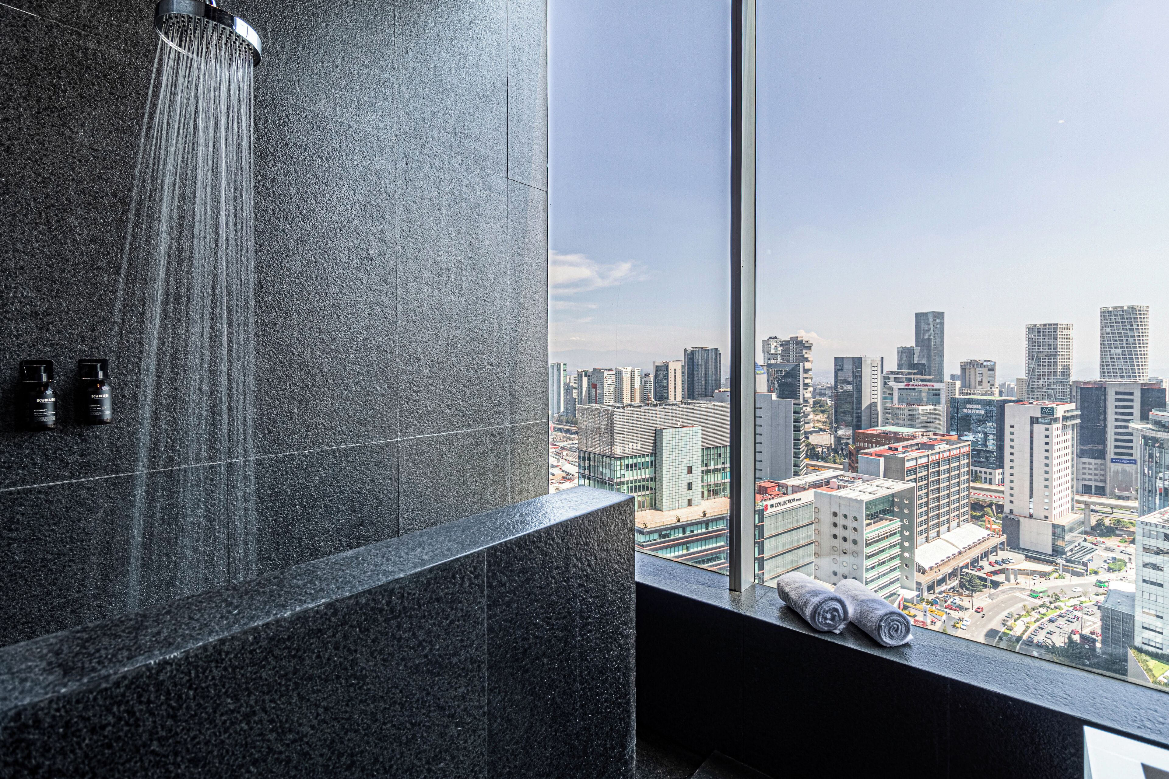 Suite junior | Baño | Secadora de cabello y toallas 