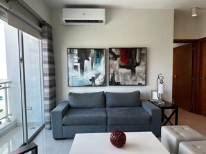 Living area - BestLocation-quite-1Br-A/C-WiFi-Safe-YellowKey (Santo Domingo)