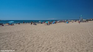 Beach nearby, sun loungers - La Joliette, Maison Mitoyenne à 100 m de la Plage (Sérignan)