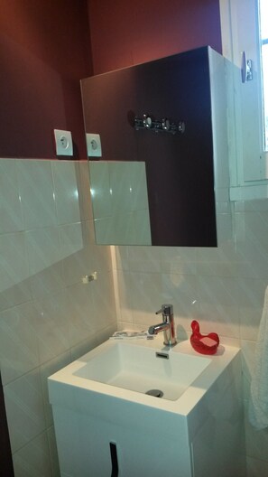 Haartrockner, Seife, Toilettenpapier