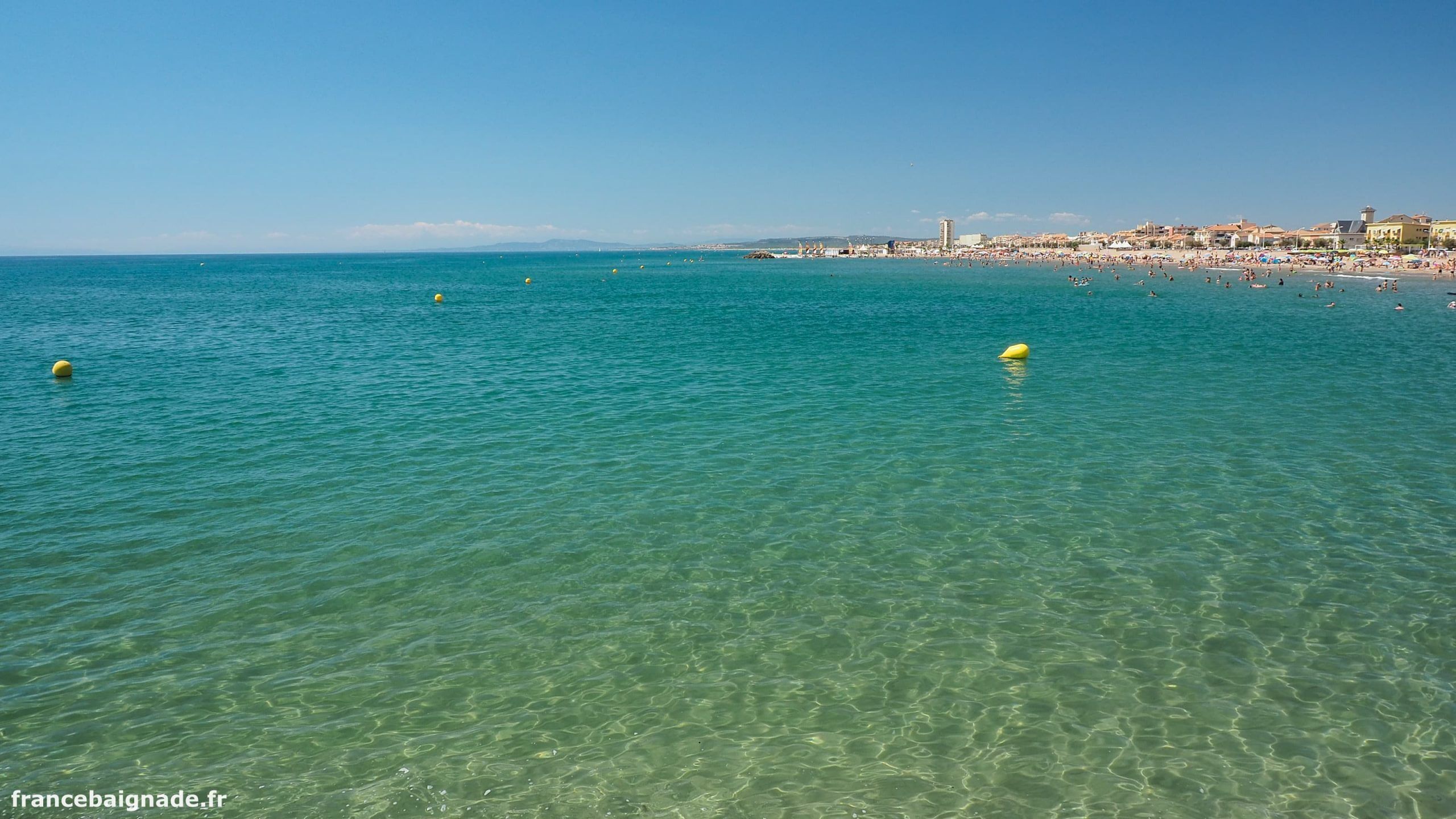 Beach nearby, sun loungers