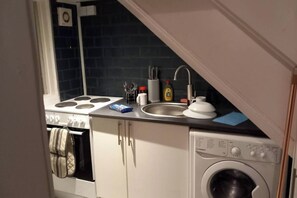 Refrigerador, microondas, horno, placa de cocina