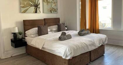 Captivating 2-bed Apartment in Newport