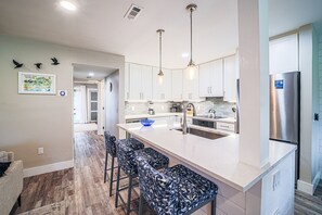 Fridge, microwave, oven, stovetop - Beach & Birdie Villa Child Friendly Near the beach & Golf Hilton Head Island  (Hilton Head Island)