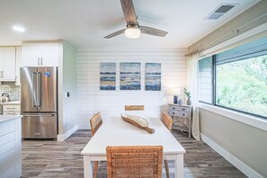 Dining - Beach & Birdie Villa Child Friendly Near the beach & Golf Hilton Head Island  (Hilton Head Island)