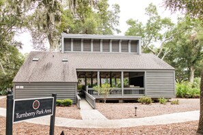 Exterior - Beach & Birdie Villa Child Friendly Near the beach & Golf Hilton Head Island  (Hilton Head Island)