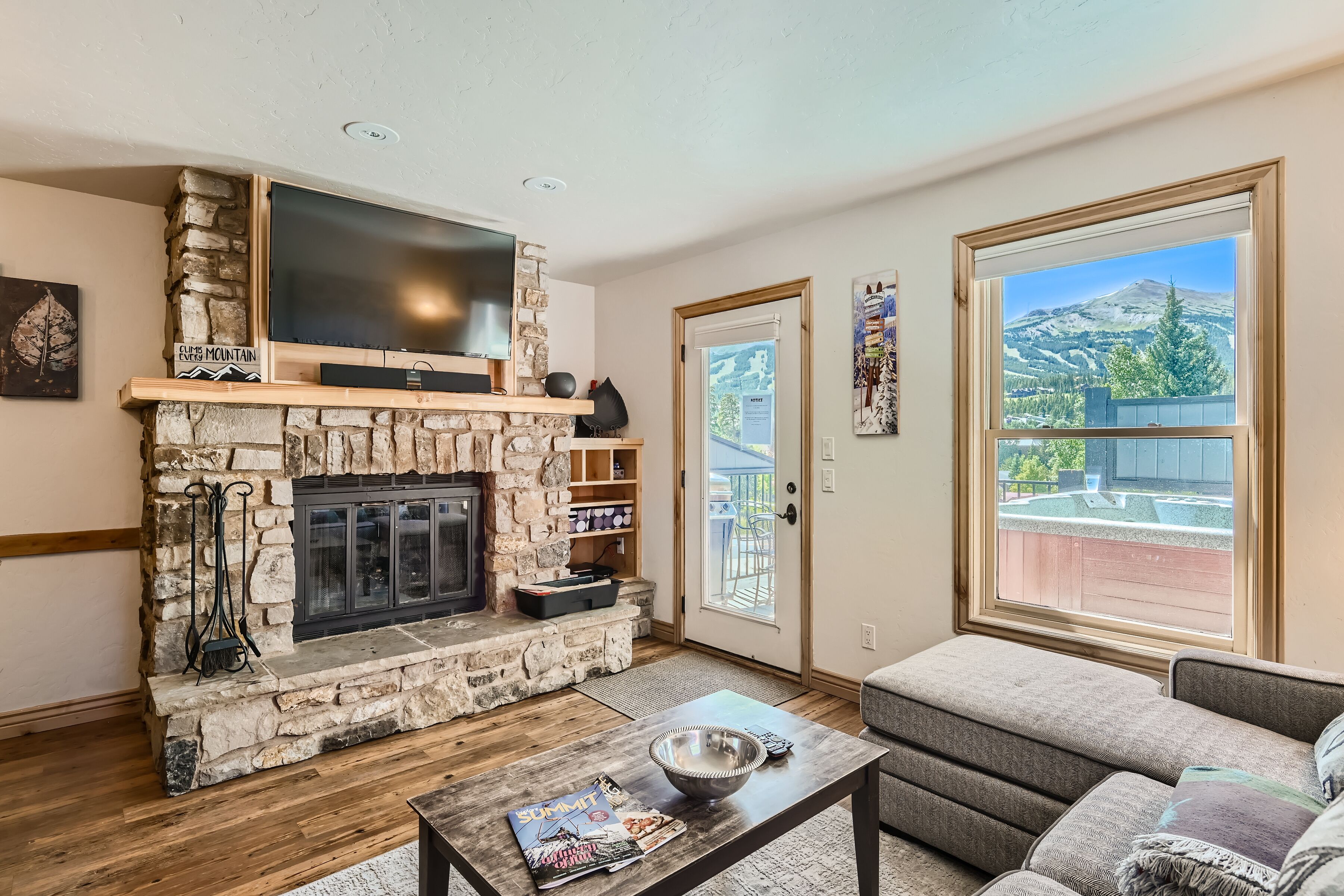 Cozy townhome in Downtown Breck, walk to lifts, Main St, restaurants, & more!