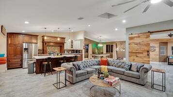 Smart TV, fireplace