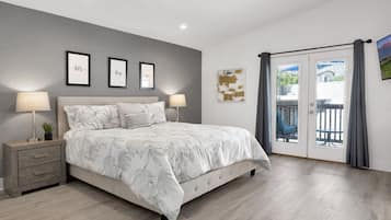 5 bedrooms, desk, iron/ironing board, travel crib