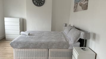 Hus | 4 soverom, strykejern/-brett, wi-fi (inkludert) og sengetøy