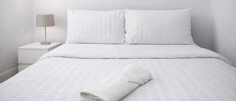 4 soverom, strykejern/-brett, wi-fi (inkludert) og sengetøy