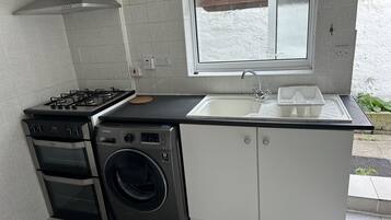 House | Private kitchen | Fridge, microwave, oven, stovetop