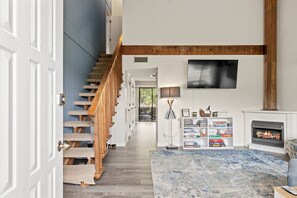 Interior - Fairway Townhouse: Breathtaking views at Lake Lure (Lake Lure)