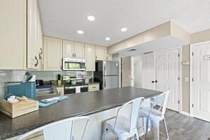 Fridge, microwave, oven, stovetop - Fairway Townhouse: Breathtaking views at Lake Lure (Lake Lure)