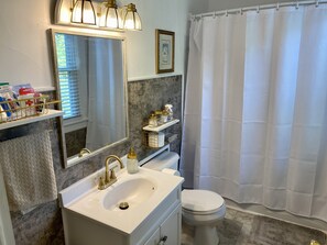 Towels, soap, shampoo, toilet paper