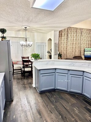 Interior - Heated pool/spa, ultra fast internet, gym, office space (Allen)