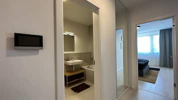 1 bedroom, travel cot, WiFi, bed sheets