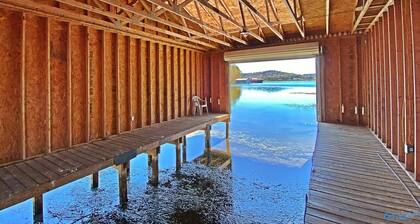 Gunter Lodge-Waterfront on Beautiful Lake Guntersville