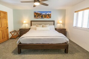 3 Schlafzimmer, Schreibtisch, Bügeleisen/Bügelbrett, Reisekinderbett