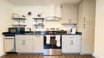 Micro-ondes, four, plaque de cuisson, lave-vaisselle