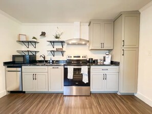 Micro-ondes, four, plaque de cuisson, lave-vaisselle