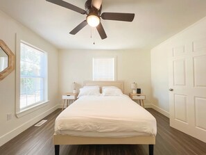 1 habitación, tabla de planchar con plancha, wifi y ropa de cama 