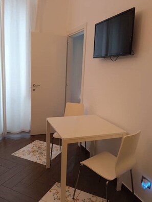 Dining - Studio apartment historic center of Salerno near boarding and parking (Salerno)