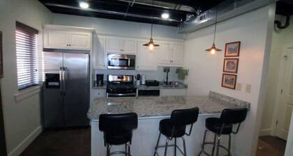 Large, Unique, Ground Floor Loft with Parking #1