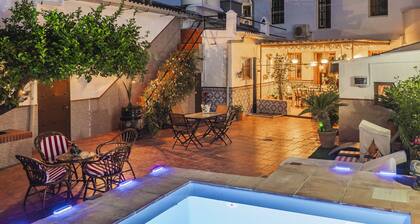 Cubo's Estudio Doble Noches de Luna & Pool / urban center / air conditioning / communal pool