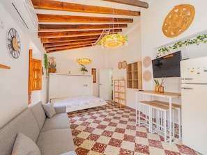 Interior - Cubo's Estudio Doble Noches de Luna & Pool / urban center / air conditioning / communal pool (Casabermeja)