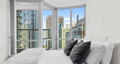 Luxurious 1BD Condo in Downtown Vancouver - Coal Harbor