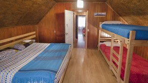 トラディショナル 4 人部屋 | WiFi (無料)