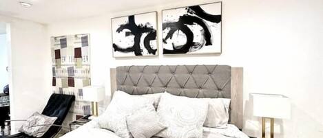 1 quarto, cofres nos quartos, ferros/tábuas de passar roupa