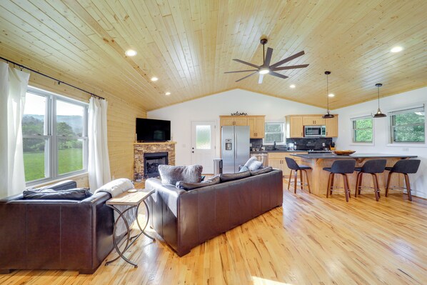 House (1 Bedroom) | Interior - Peaceful Purlear Vacation Rental w/ Creek Access! (Purlear)