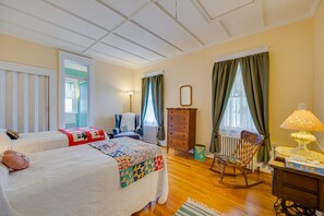 2 bedrooms, bed sheets - Country Getaway in Kinsale: Sunroom, Pond Access! (Kinsale)