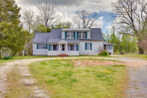 Exterior - Country Getaway in Kinsale: Sunroom, Pond Access! (Kinsale)